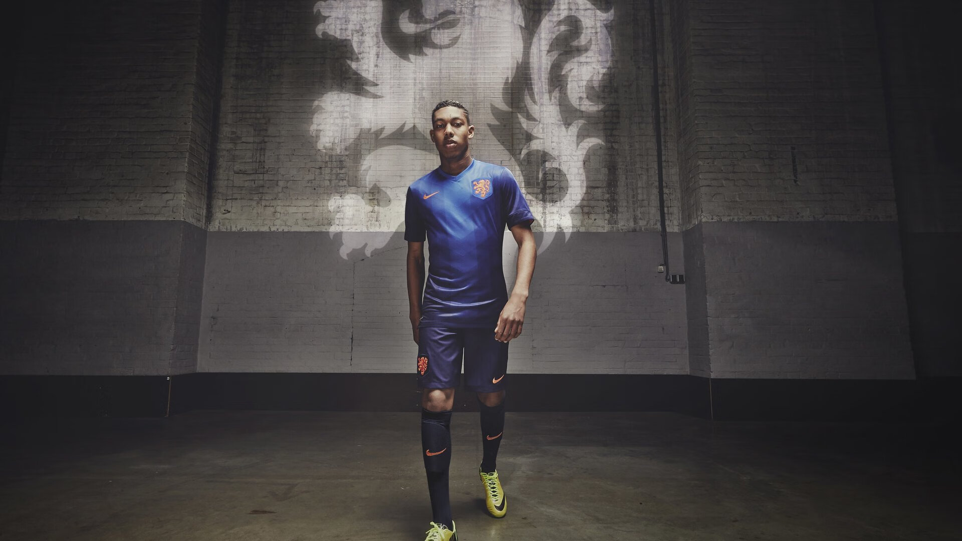 _跨界合作：时尚品牌赞助的明星网球友谊赛_，网球赞助商